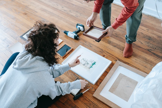 How to pack framed pictures for moving